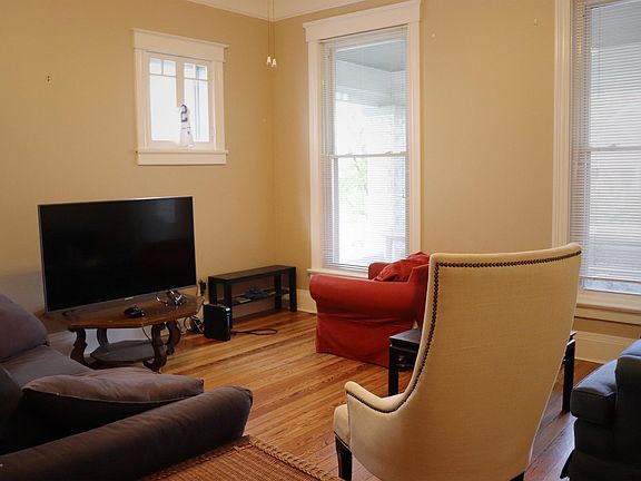 2nd image of 1820 Sherwood Ave