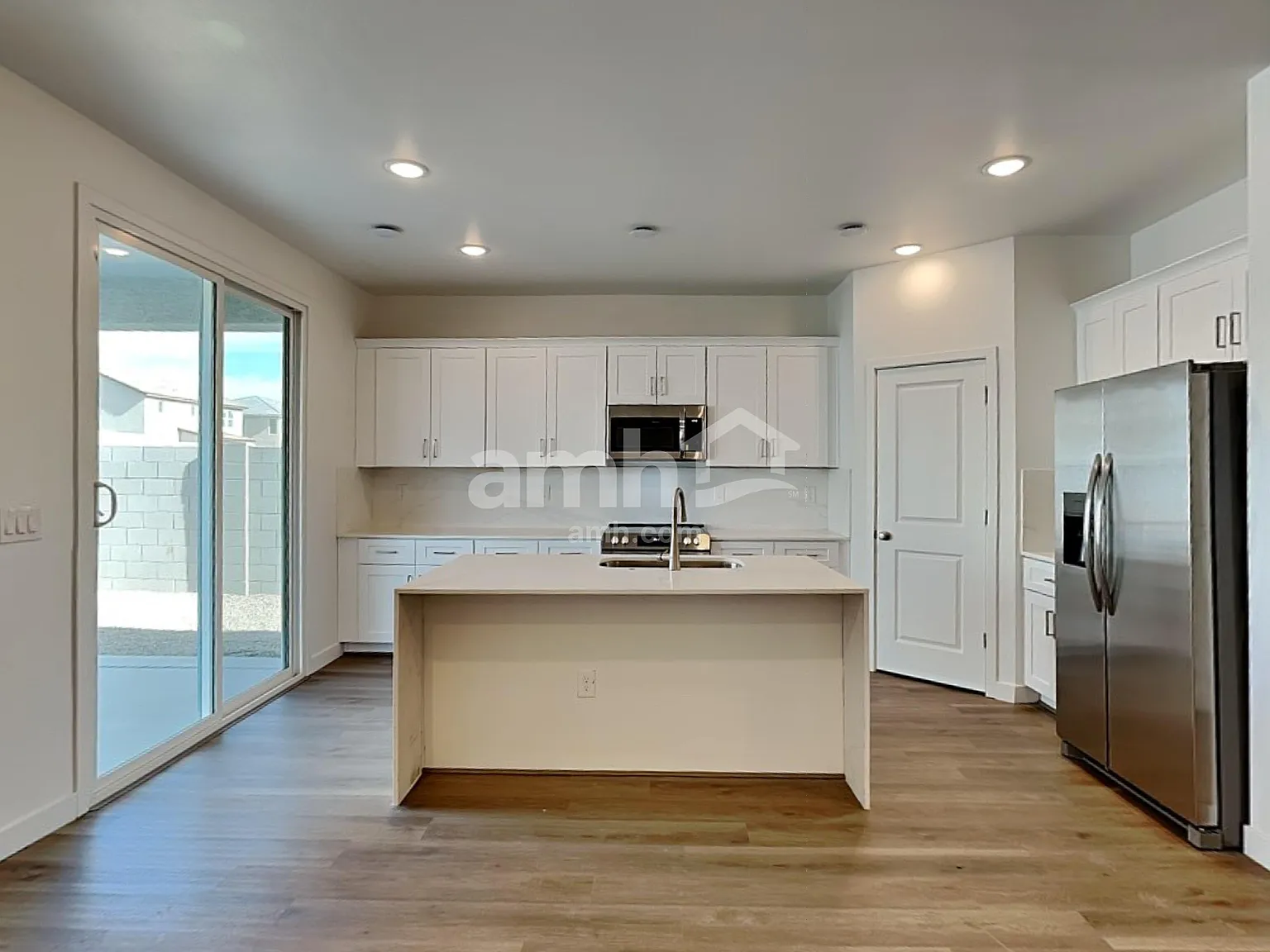 4 bed, 2.5 bath, 2113 sqft, $2,220 — Photo 4