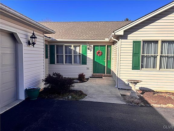 4th image of 5267 Foxcroft Dr