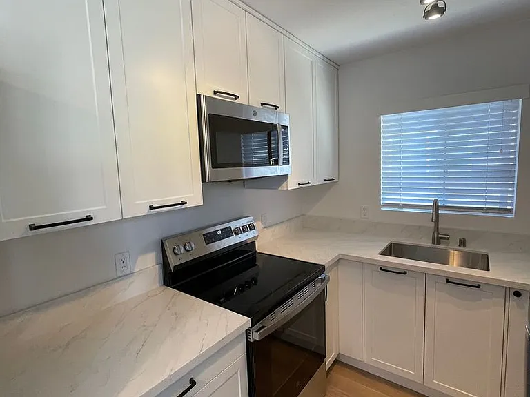 2238 Manchester Ave. — Photo 9