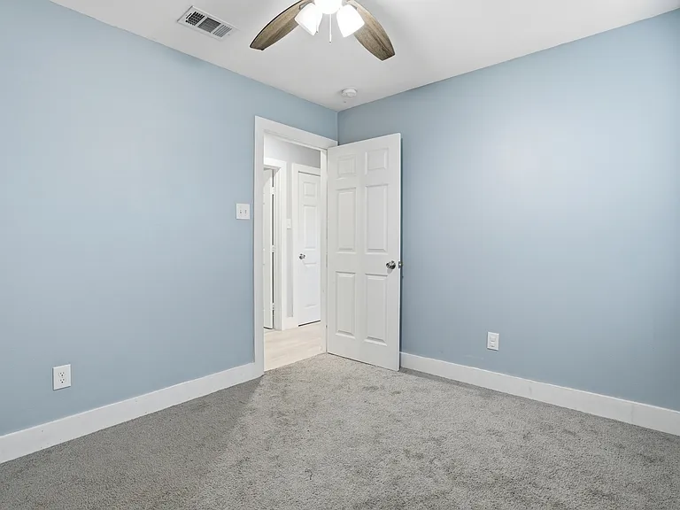 1010 Clinton Park St — Photo 10