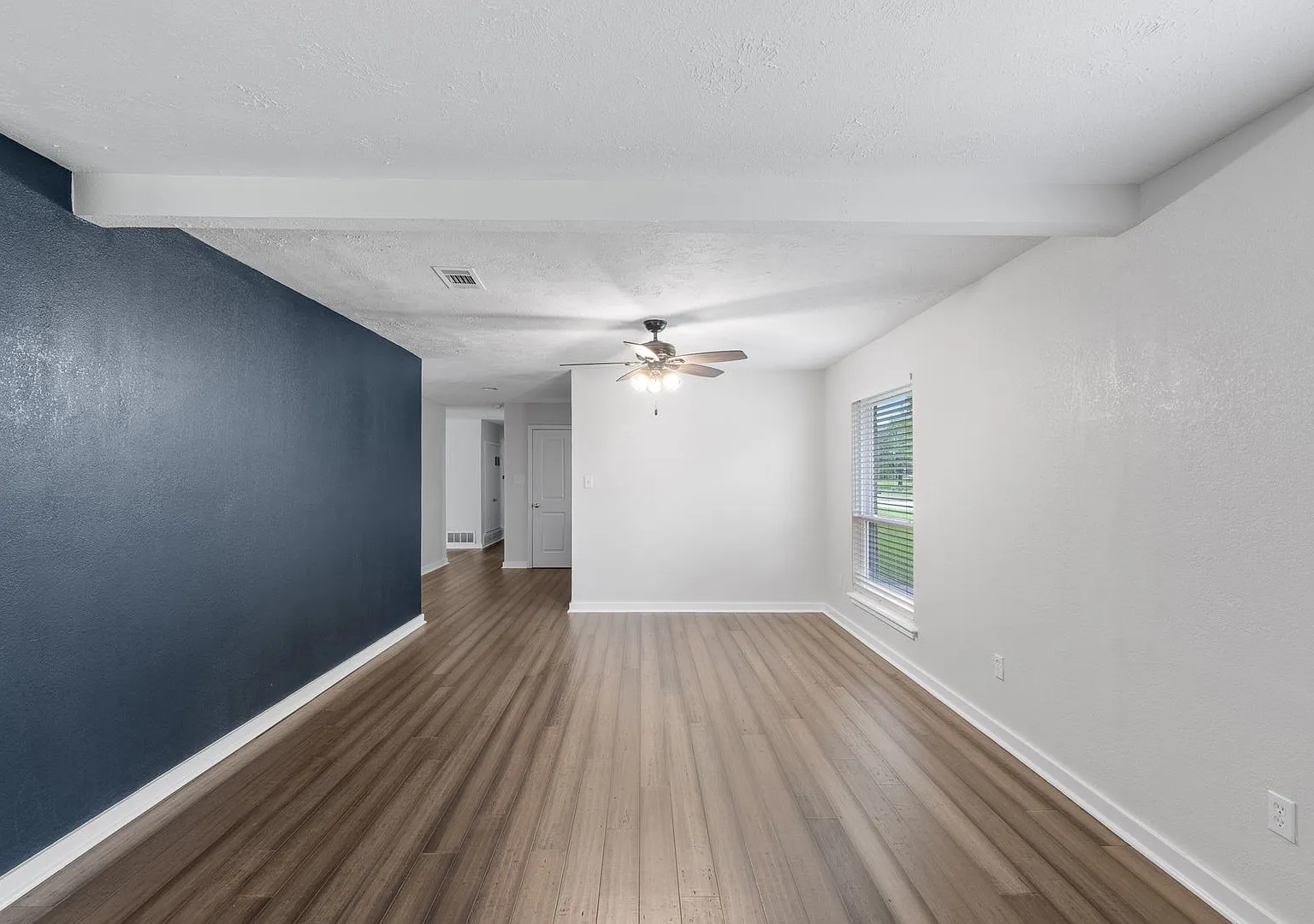September Move in! 4 Bed/2 Bath House in South Knoll W/ Huge Yard — Photo 4