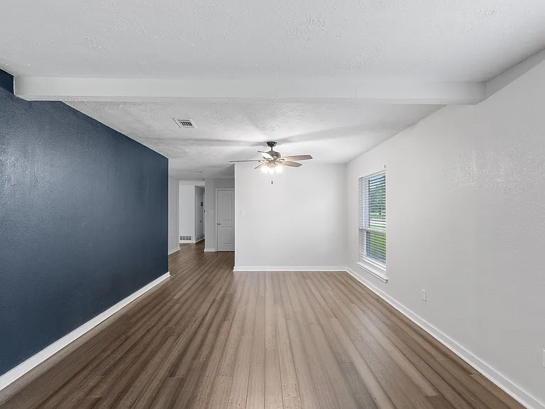 1222 Haines Dr — Photo 4