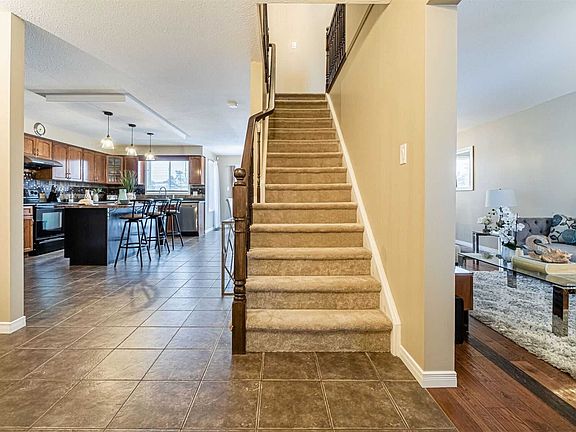 3rd image of 24 Clairfields Dr W