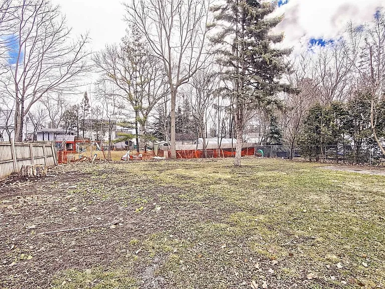 358 Gill St #UPPER — Photo 9