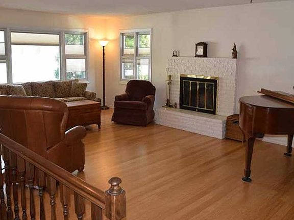 2nd image of 1803 Forest Park Dr