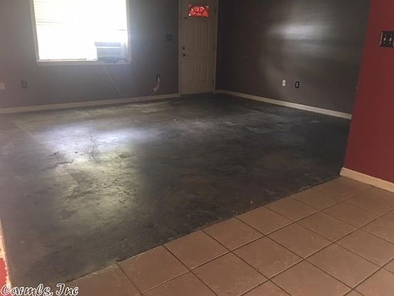 4th image of 12 Willowood Dr