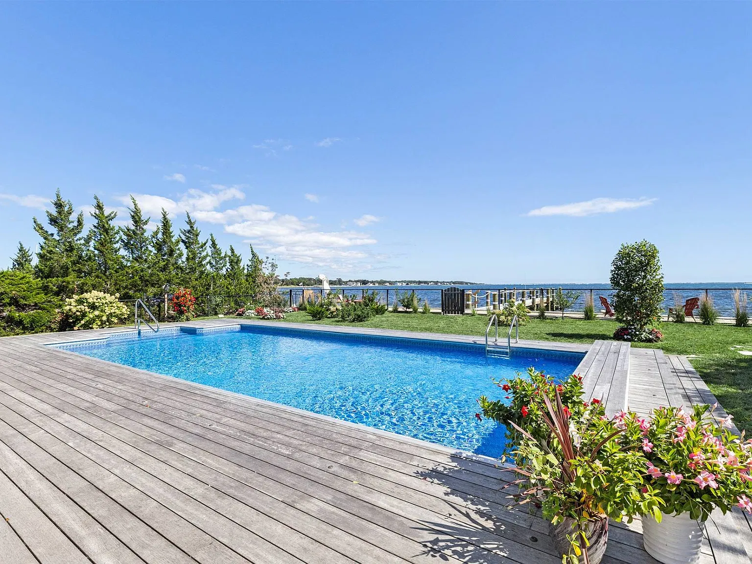 Renovated Waterfront Home with Pool, Boat, Beach Amenities — Photo 2