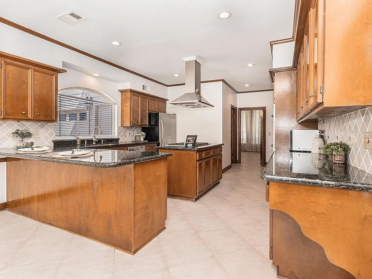 8007 Vintage Creek Dr — Photo 9