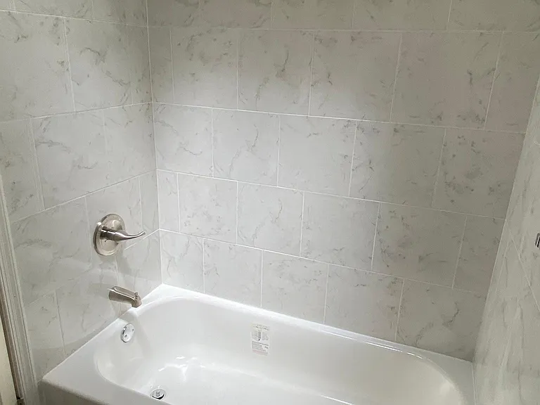 Upstairs full bathroom
