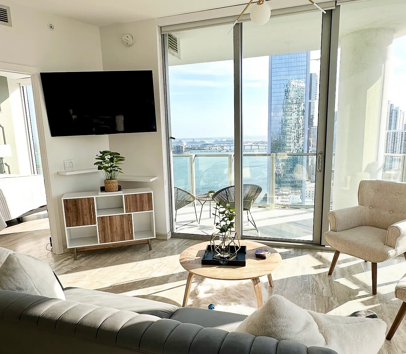 2 bed, 994 sqft, $4,600 — Photo 2