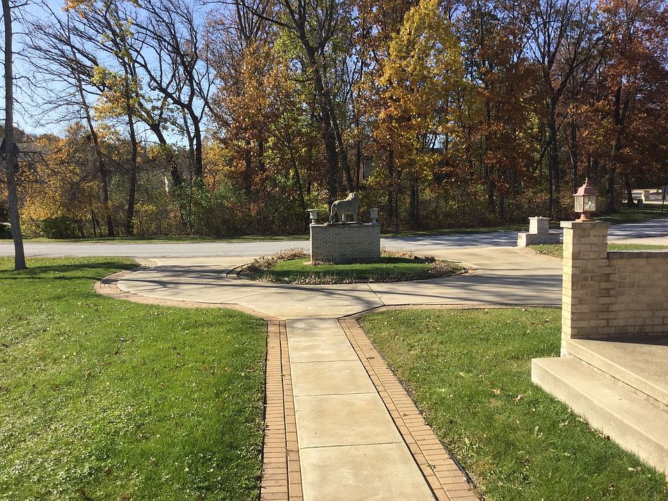 2nd image of 304 Royal Oak Dr