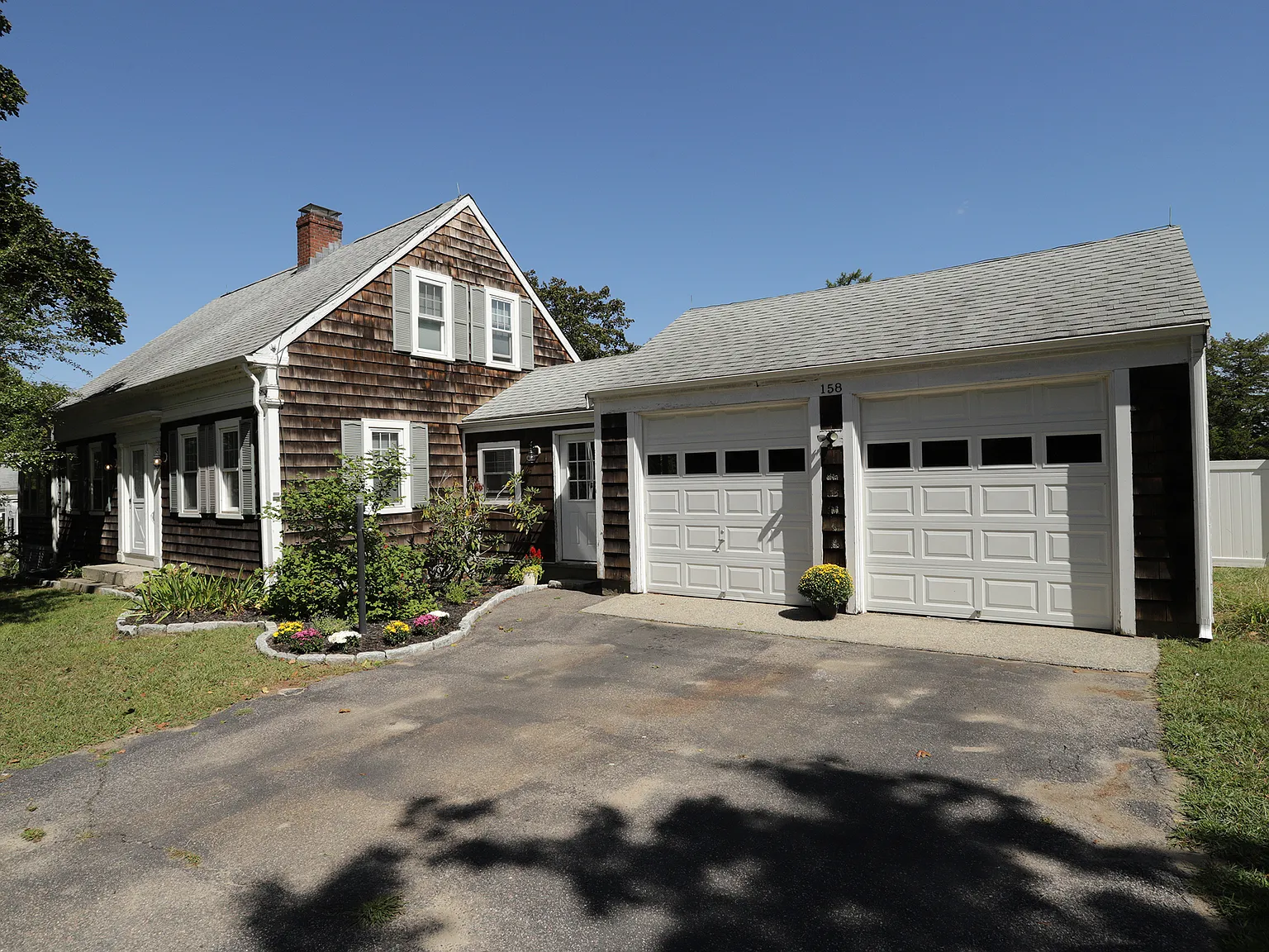 3 bed, 1.5 bath, 1420 sqft, $3,200 — Photo 3