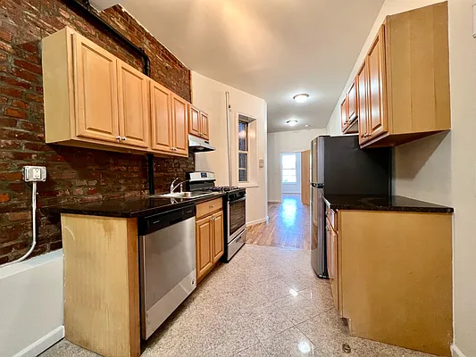 Rented by Zjama Realty Corp | media 2