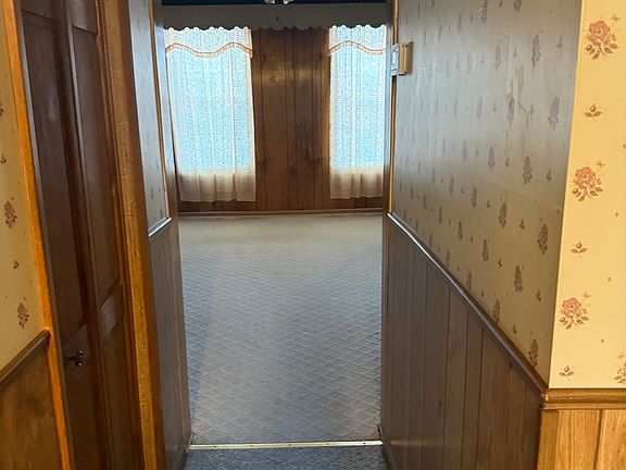 4th image of 40 Vliet St Floor 2