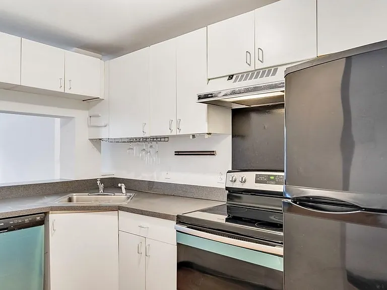 240 Heath St #101 — Photo 10