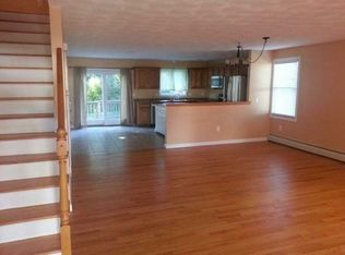 39 Buttonwood St, Bristol, RI 02809