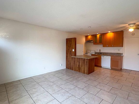 5th image of 2205-2217 Poinsettia Dr #2215