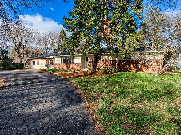 3rd image of 20276 River Valley Dr