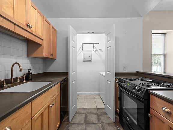 Kitchen & Laundry