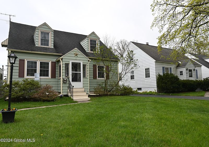 2nd image of 2052 Hoover Road