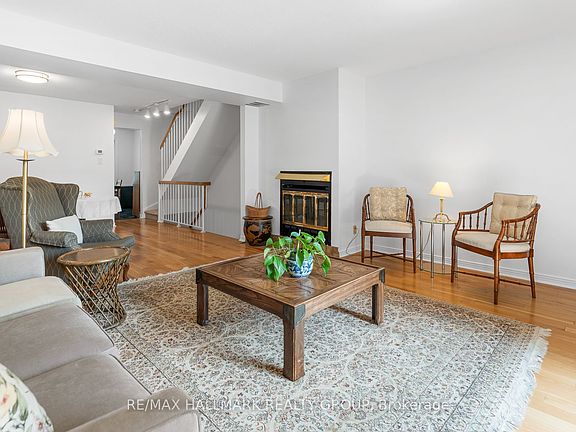 3rd image of 1916 Russell Rd