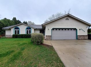 2505 Lancaster Dr, Waukesha, WI 53188