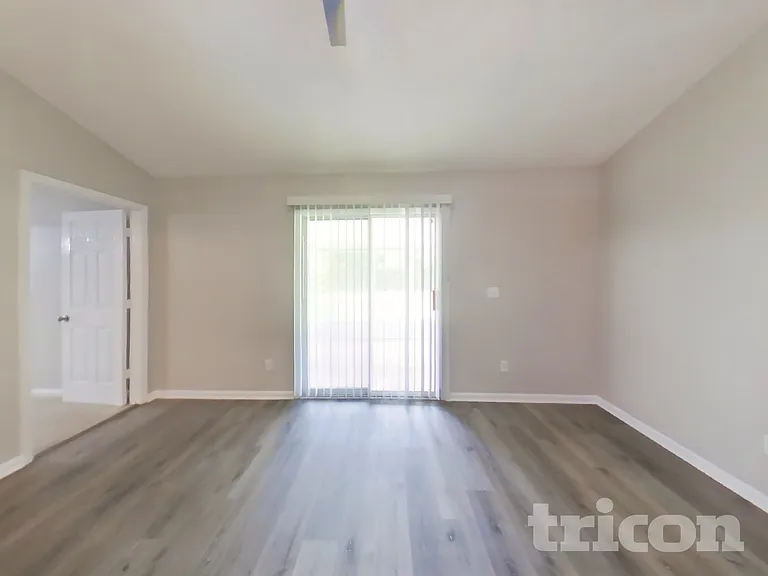 340 Shamrock Ave S — Photo 2