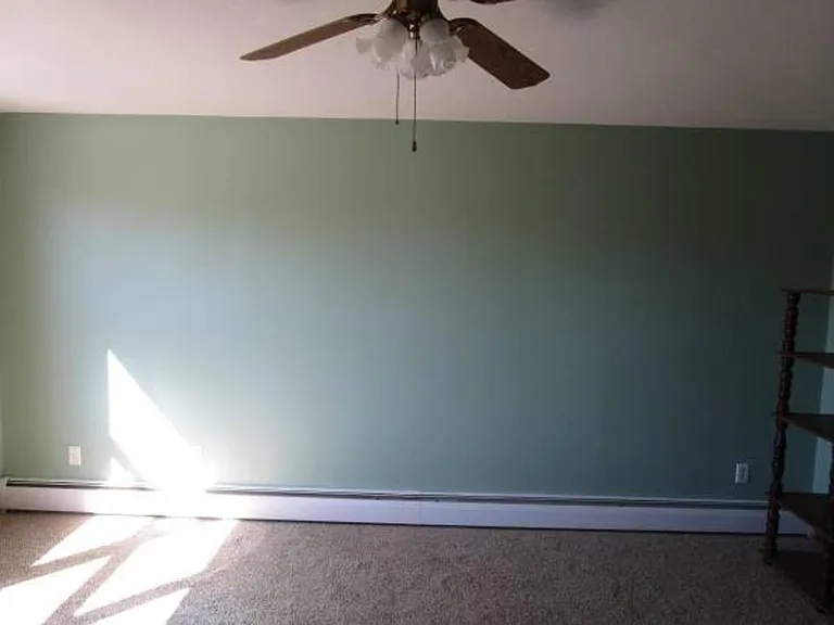 large livingroom, lots of natural light
