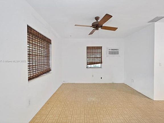 3rd image of 2967 Shipping Ave #2967