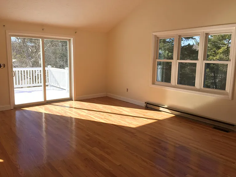 110 Main Blvd — Photo 4