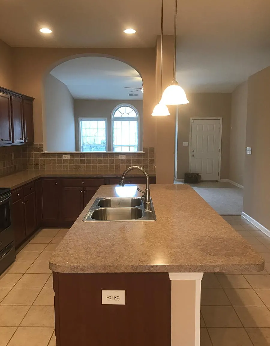 3 bed, 1442 sqft, $1,995 — Photo 2