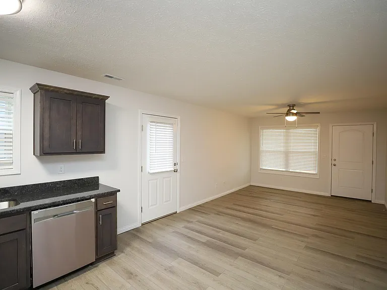 174 Creekvale Dr #B — Photo 8