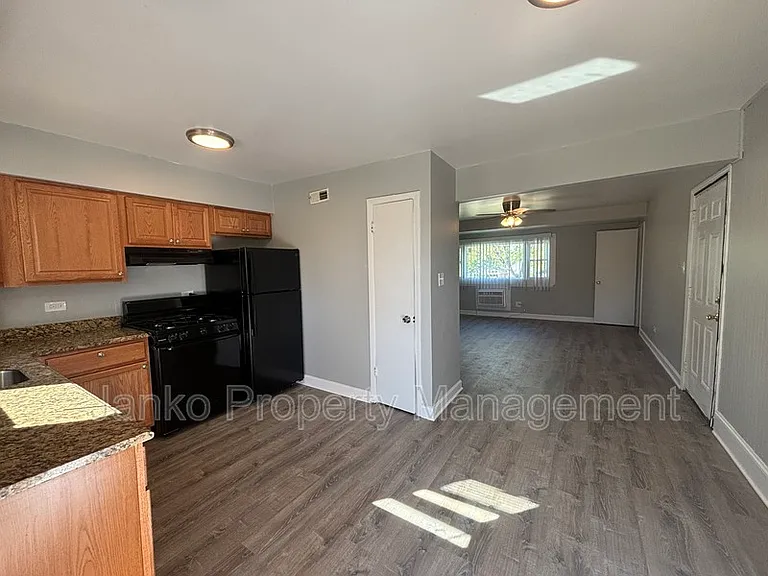 392 Hickory St #2W — Photo 2