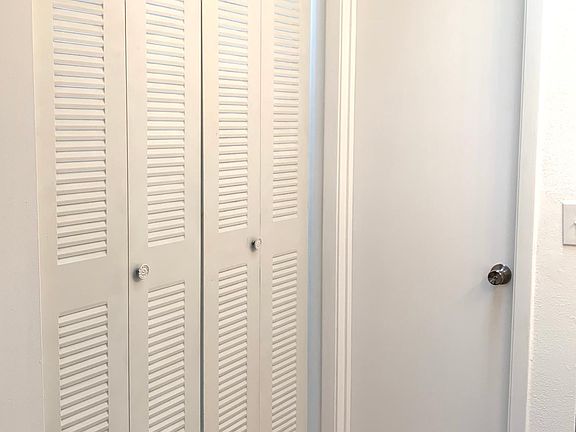 5th image of 255 Hill St #255