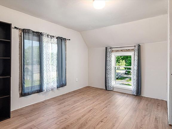 4th image of 733 Long COURT