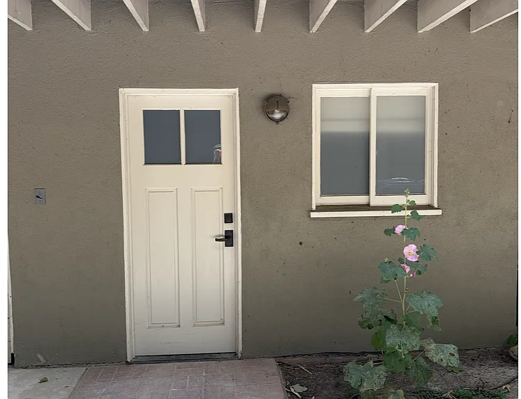 514 E Sola St #B — Photo 4