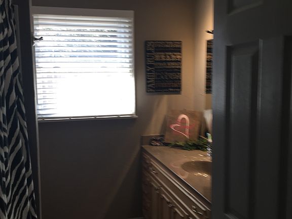 5th image of 610 Lark Ln