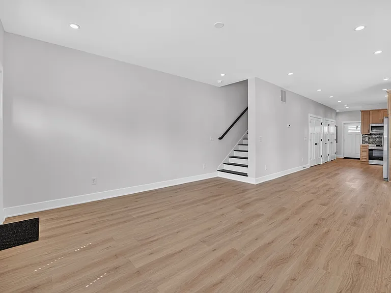 2437 Guilford Ave — Photo 8
