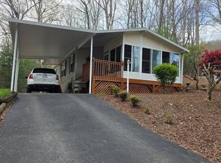 338 Country Woods Dr, Franklin, NC 28734