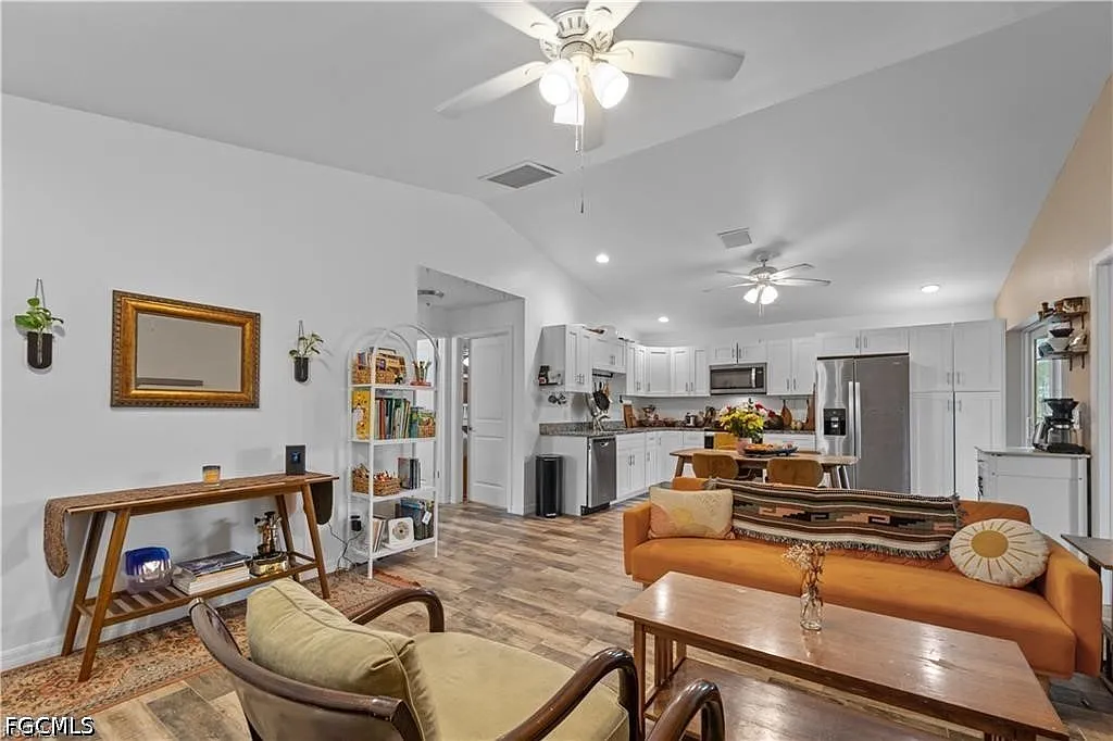 3 bed, 2.0 bath, 1214 sqft, $1,900 — Photo 1