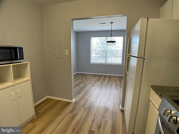 4th image of 1401 Key Pkwy #204