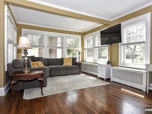 4th image of 354 Demarest Ave