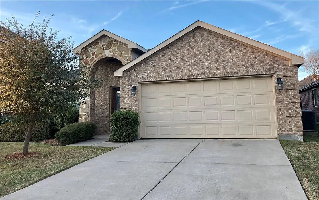 3 bed, 2044 sqft, $2,150 — Photo 1