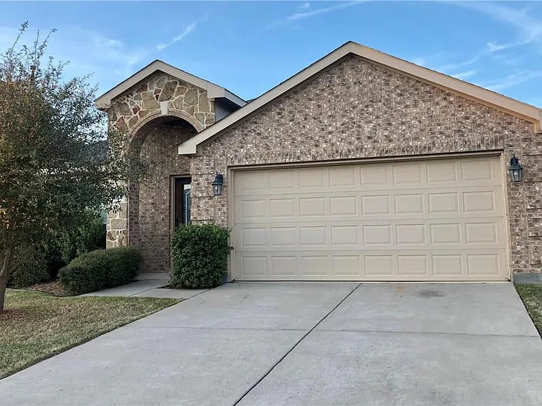 1104 Kaufman Rd — Photo 1