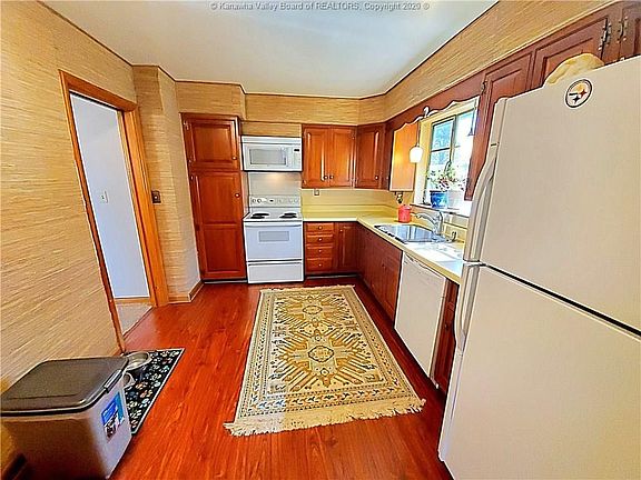 5th image of 923 Alynwood Cir