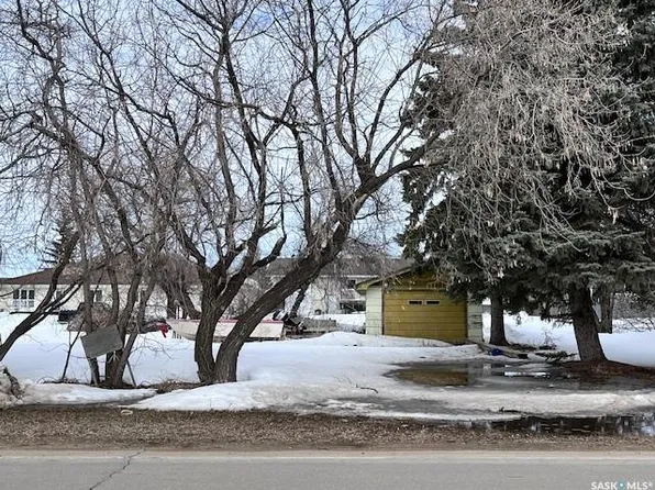 112-114 McDonald AVENUE E, Melfort, SK S0E 1A0