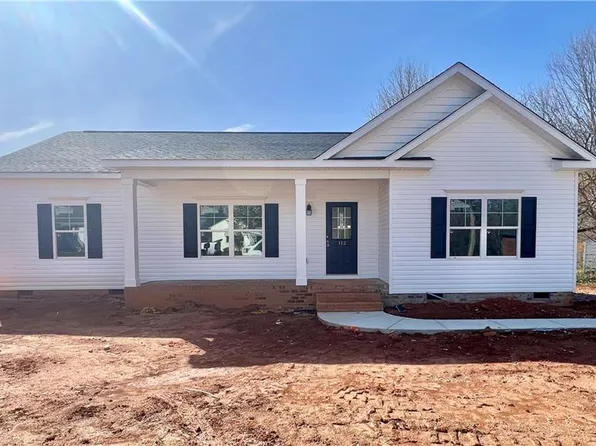 112 Vogler Dr, Winston Salem, NC 27107