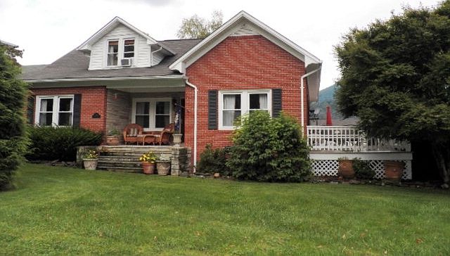 1st image of 102 College Ave