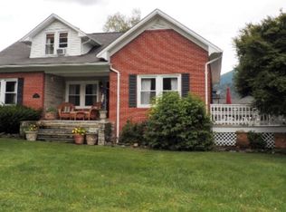 102 College Ave, West Jefferson, NC 28694